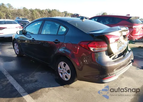 2017 Kia Forte Lx z USA, uszkodzony, nr VIN 3KPFK4A75HE121777